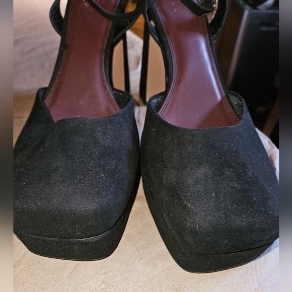 ASOS DESIGN Peaked platform high heeled shoes in black - Picture 2 of 8